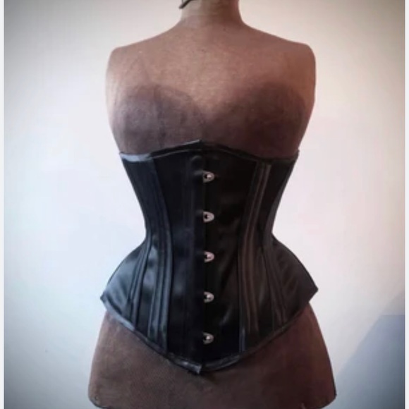 Underbust Corset - Picture 1 of 8
